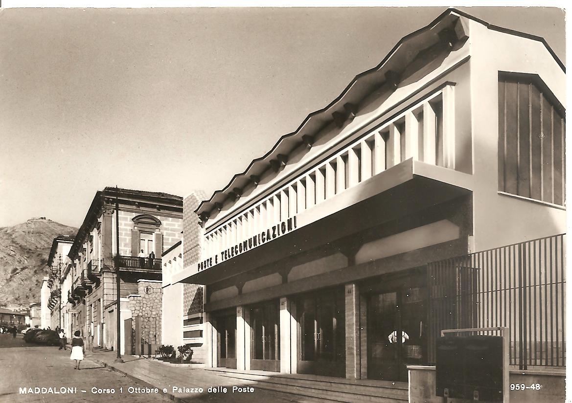 Foto storica del Palazzo delle Poste su Corso Primo Ottobre a Maddaloni